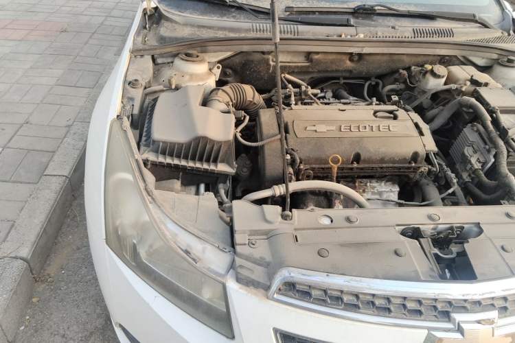 Used Chevrolet Cruze 2013 1.8L SE AT Engine Bay Right
