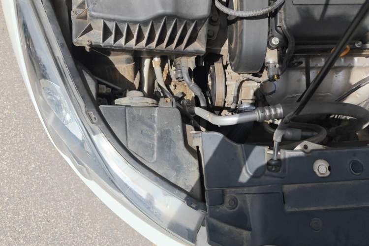 Used Chevrolet Cruze 2013 1.6L SE AT Engine Bay Right