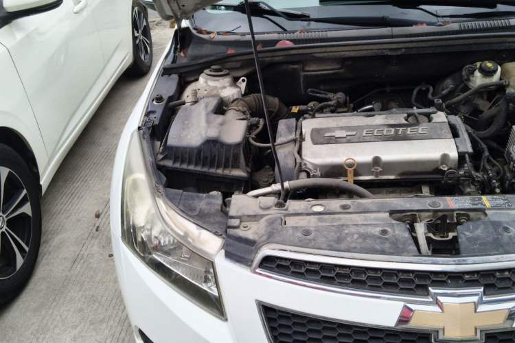 Used Chevrolet Cruze 2013 1.6L SL MT Engine Bay Right