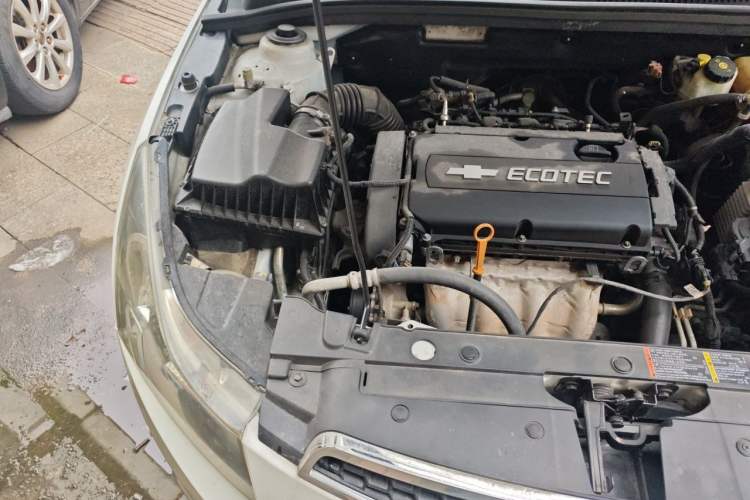 Used Chevrolet Cruze 2013 1.8L SE AT Engine Bay Right