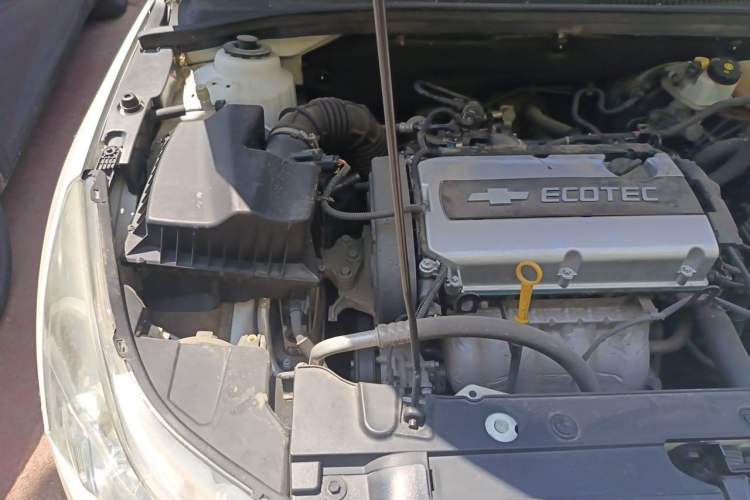 Used Chevrolet Cruze 2013 Hatchback 1.6L Manual Luxury Model Engine Bay Right