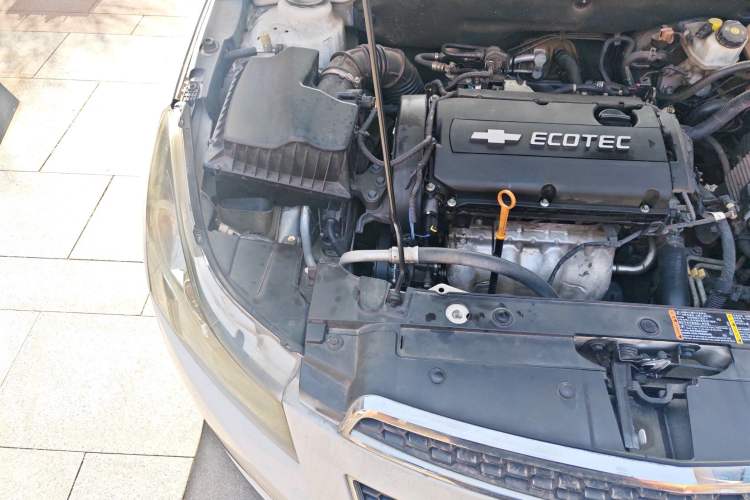 Used Chevrolet Cruze 2013 Hatchback 1.6L Automatic Luxury Model Engine Bay Right