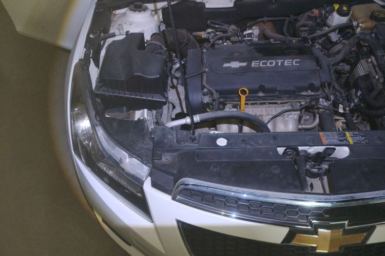 Used Chevrolet Cruze 2013 Hatchback 1.6L Automatic Luxury Model Engine Bay Right