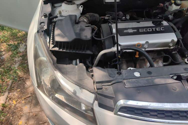 Used Chevrolet Cruze 2013 Hatchback 1.6L Automatic Luxury Model Engine Bay Right