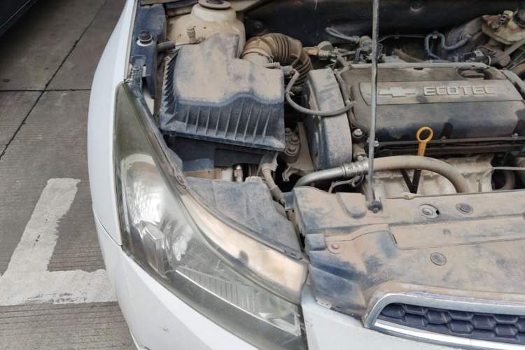 Used Chevrolet Cruze 2013 Hatchback 1.6L Manual Luxury Model Engine Bay Right