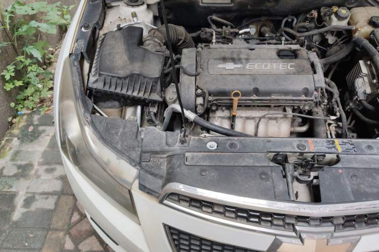 Used Chevrolet Cruze 2013 1.8L SE AT Engine Bay Right