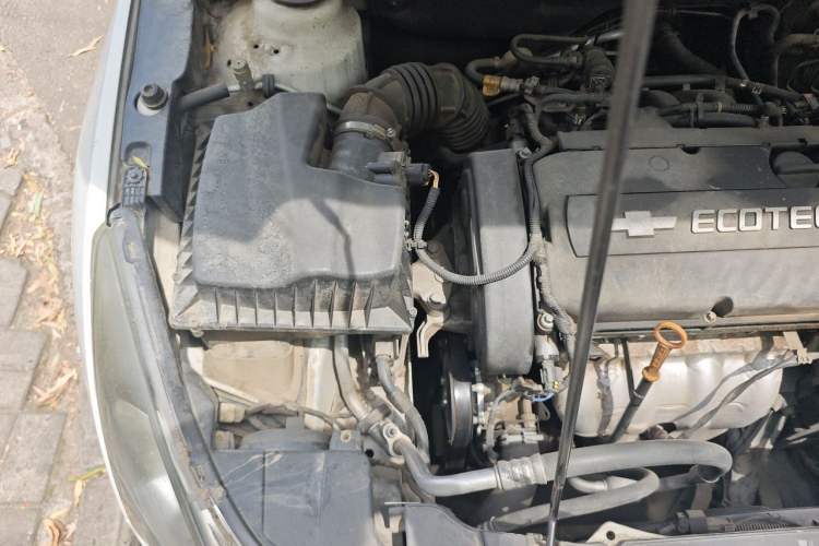 Used Chevrolet Cruze 2013 1.6L SE AT Engine Bay Right