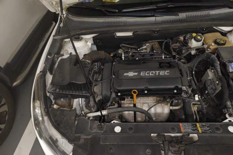 Used Chevrolet Cruze 2013 1.8L SE AT Engine Bay Right