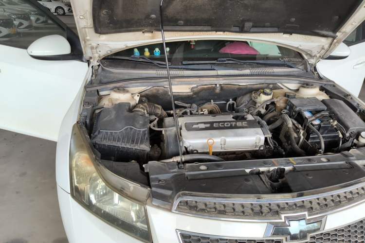 Used Chevrolet Cruze 2013 1.6L SL MT Engine Bay Right