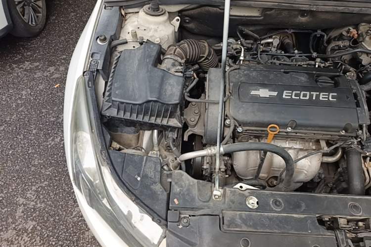 Used Chevrolet Cruze 2013 1.8L SE AT Engine Bay Right
