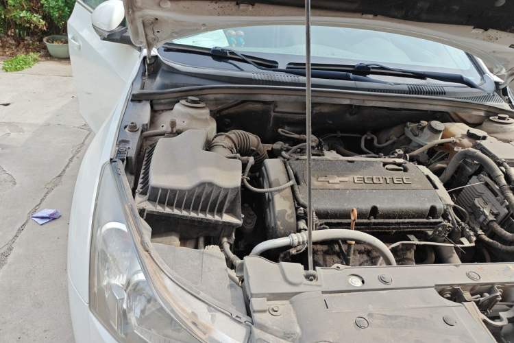 Used Chevrolet Cruze 2013 1.6L SL MT Engine Bay Right