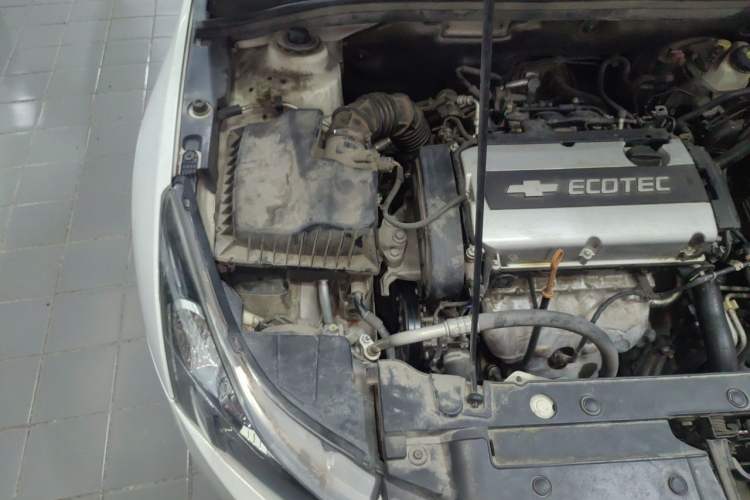 Used Chevrolet Cruze 2013 1.8L SE AT Engine Bay Right