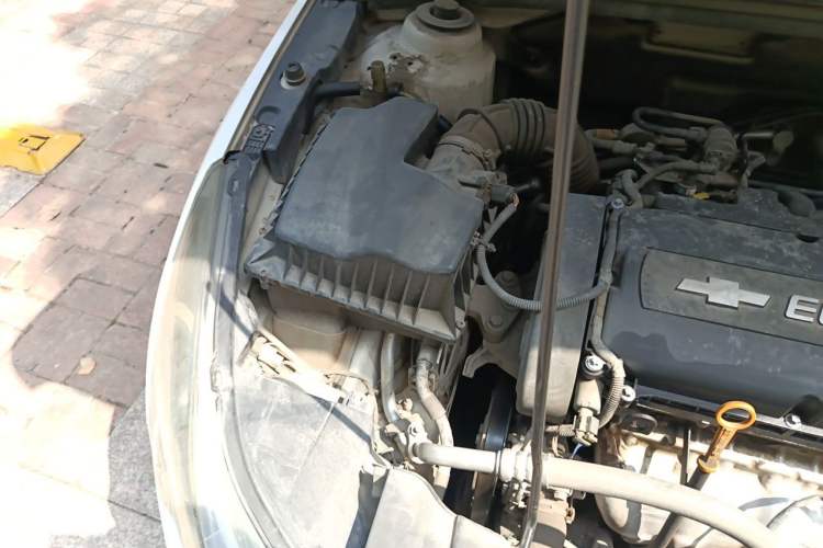 Used Chevrolet Cruze 2013 1.6L SL MT Engine Bay Right
