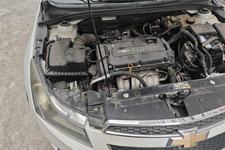 Used Chevrolet Cruze 2013 Hatchback 1.6L Automatic Luxury Model Engine Bay Right