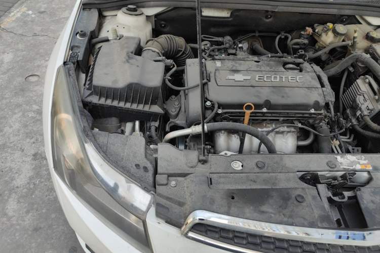 Used Chevrolet Cruze 2013 Hatchback 1.6L Automatic Luxury Model Engine Bay Right