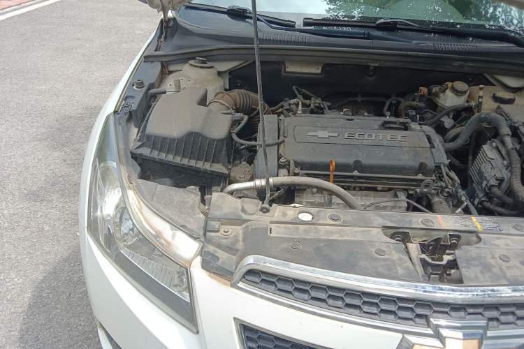 Used Chevrolet Cruze 2013 1.8L SE AT Engine Bay Right
