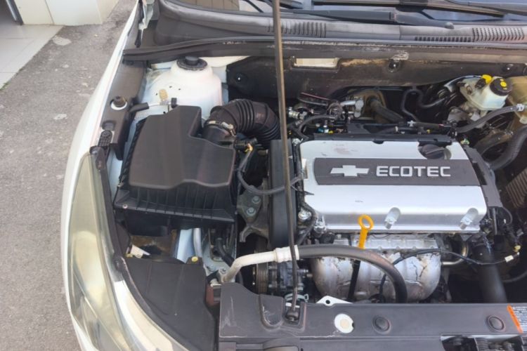 Used Chevrolet Cruze 2013 1.6L SL MT Engine Bay Right