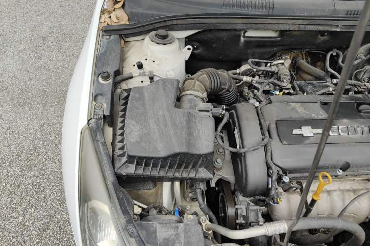 Used Chevrolet Cruze 2013 1.6L SE MT Engine Bay Right