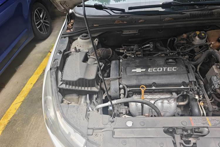 Used Chevrolet Cruze 2013 1.6L SE AT Engine Bay Right