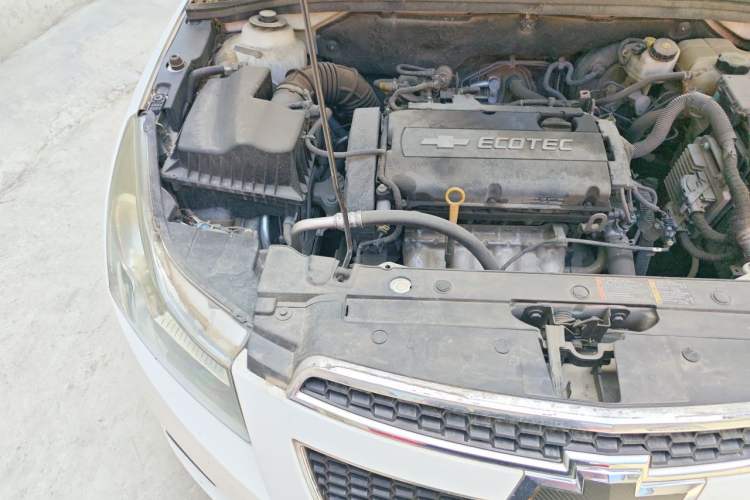 Used Chevrolet Cruze 2013 Hatchback 1.6L Manual Luxury Model Engine Bay Right