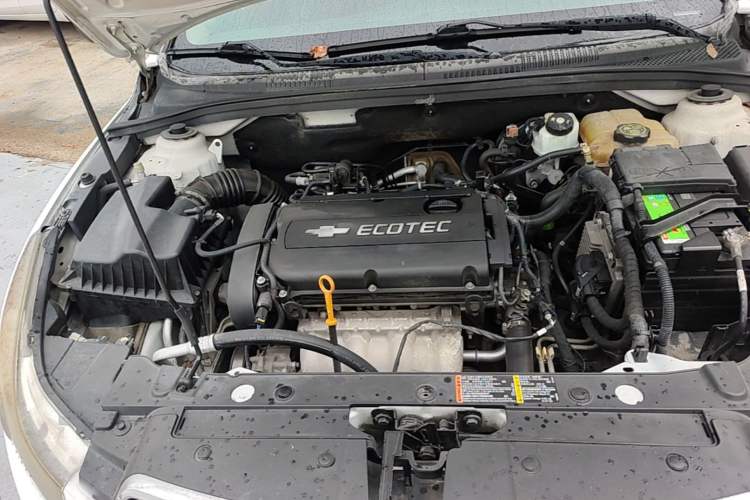 Used Chevrolet Cruze 2013 Hatchback 1.6L Automatic Luxury Model Engine Bay Right