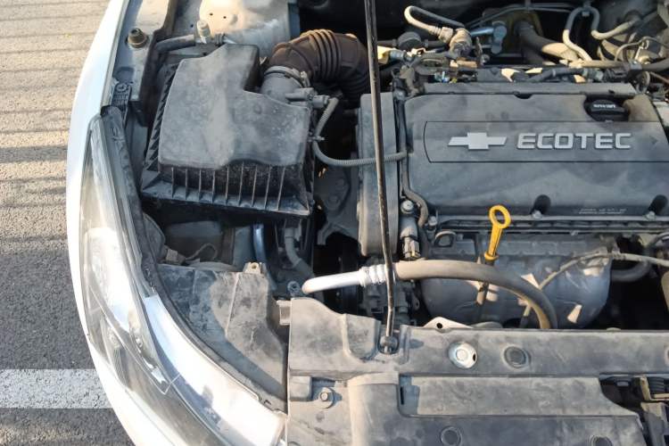 Used Chevrolet Cruze 2013 Hatchback 1.6L Manual Luxury Model Engine Bay Right
