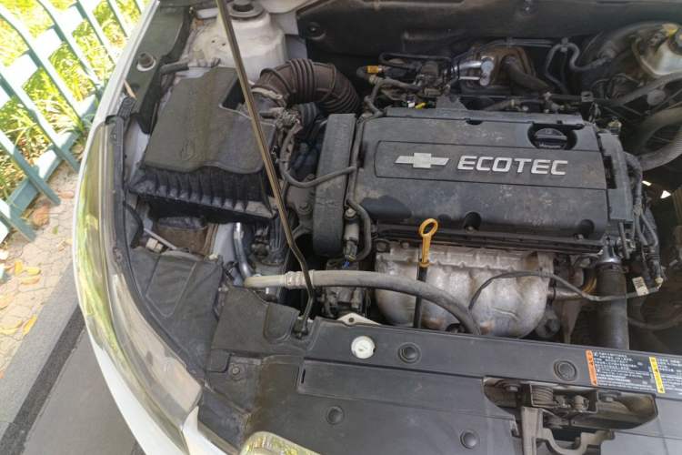 Used Chevrolet Cruze 2013 Hatchback 1.6L Manual Luxury Model Engine Bay Right