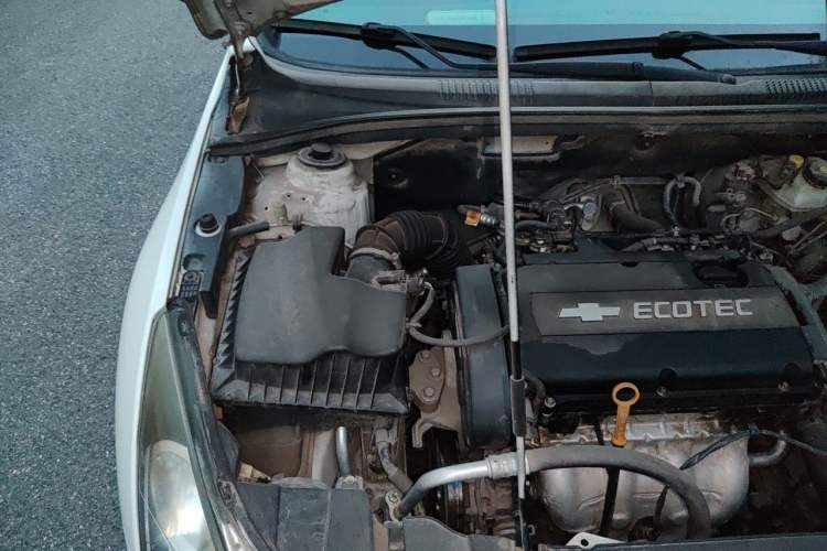Used Chevrolet Cruze 2013 Hatchback 1.6L Automatic Luxury Model Engine Bay Right