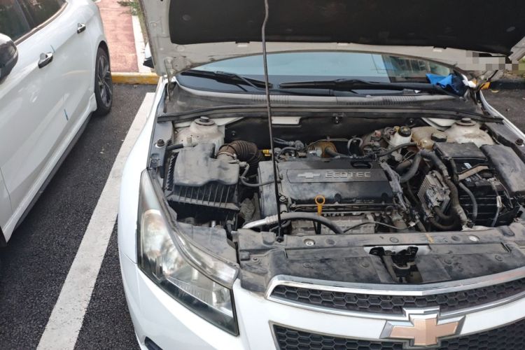 Used Chevrolet Cruze 2013 Hatchback 1.6L Automatic Luxury Model Engine Bay Right