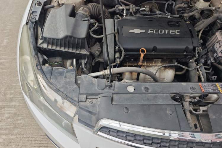 Used Chevrolet Cruze 2013 1.8L SE AT Engine Bay Right