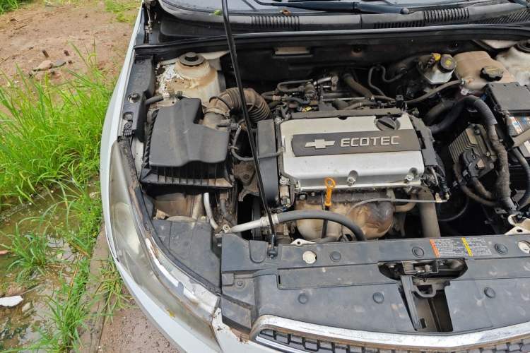 Used Chevrolet Cruze 2013 1.6L SL MT Engine Bay Right