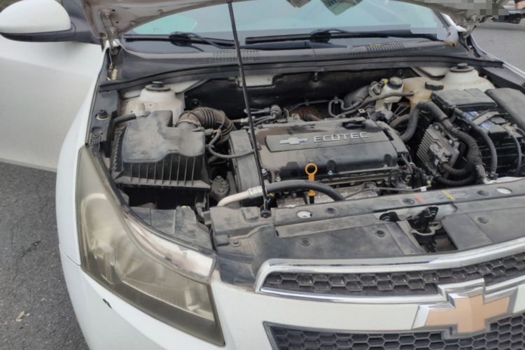 Used Chevrolet Cruze 2013 1.6L SE MT Engine Bay Right
