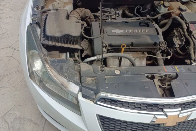 Used Chevrolet Cruze 2013 1.6L SL MT Engine Bay Right