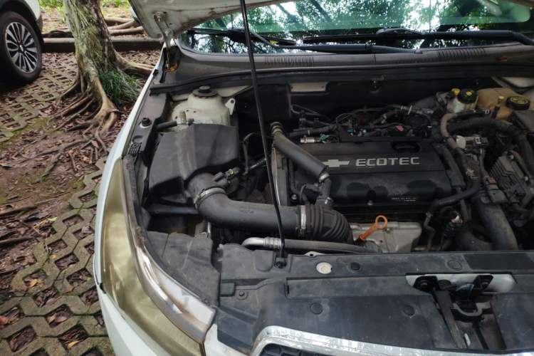 Used Chevrolet Cruze 2013 Hatchback 1.6T Automatic Flagship Model Engine Bay Right