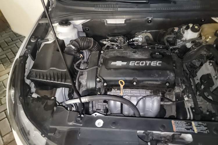 Used Chevrolet Cruze 2013 Hatchback 1.6L Automatic Luxury Model Engine Bay Right