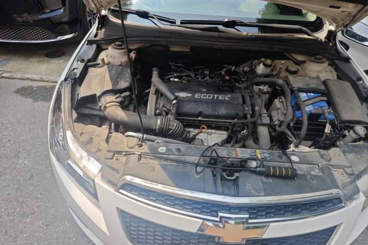Used Chevrolet Cruze 2013 Hatchback 1.6T Automatic Flagship Model Engine Bay Right