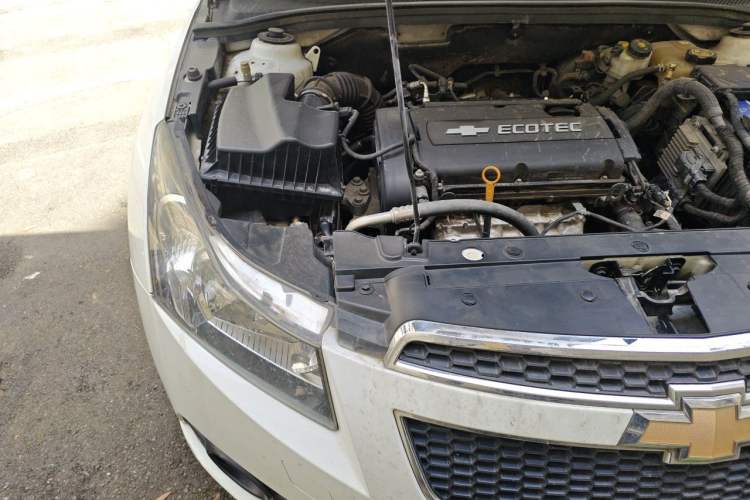 Used Chevrolet Cruze 2013 1.8L SE AT Engine Bay Right