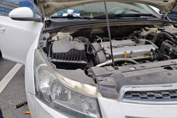 Used Chevrolet Cruze 2013 1.8L SE AT Engine Bay Right