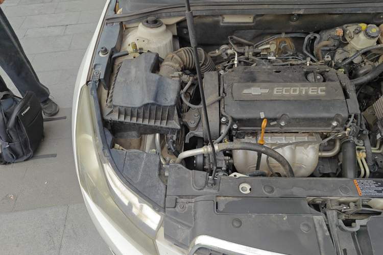 Used Chevrolet Cruze 2013 1.8L SE AT Engine Bay Right
