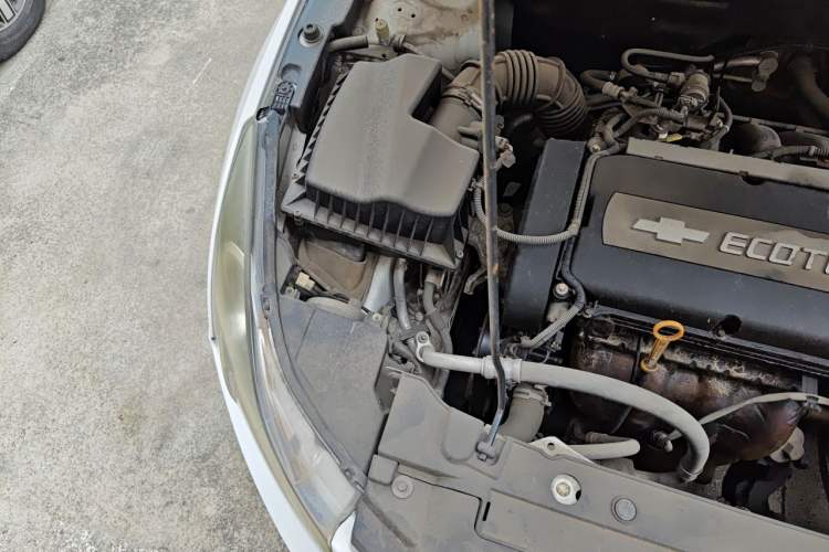 Used Chevrolet Cruze 2013 Hatchback 1.6L Manual Luxury Model Engine Bay Right
