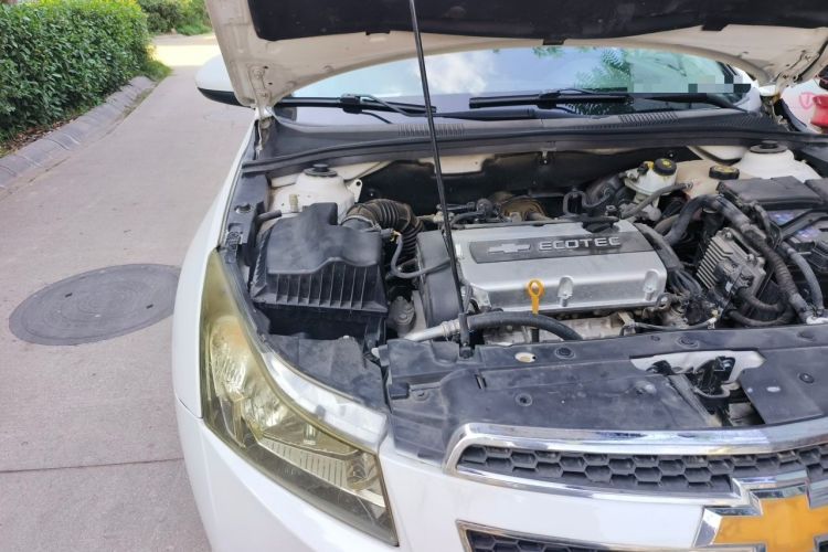 Used Chevrolet Cruze 2013 1.6L SL MT Engine Bay Right