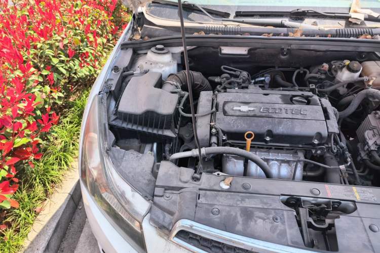 Used Chevrolet Cruze 2013 Hatchback 1.6L Automatic Luxury Model Engine Bay Right