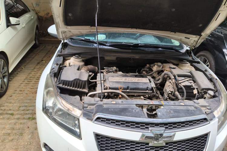 Used Chevrolet Cruze 2013 Hatchback 1.6L Automatic Luxury Model Engine Bay Right