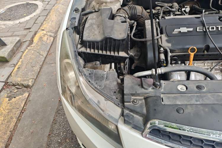 Used Chevrolet Cruze 2013 1.6L SE MT Engine Bay Right