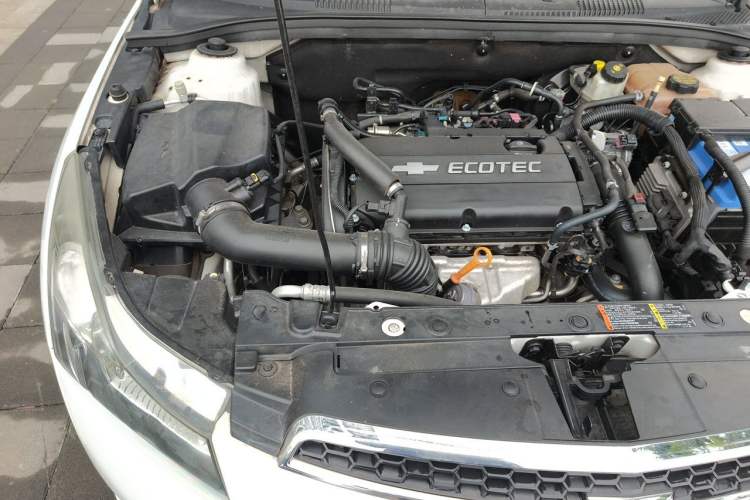 Used Chevrolet Cruze 2013 Hatchback 1.6T Automatic Flagship Model Engine Bay Right