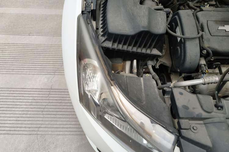 Used Chevrolet Cruze 2013 Hatchback 1.6L Manual Luxury Model Engine Bay Right