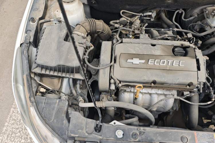 Used Chevrolet Cruze 2013 Hatchback 1.6L Manual Luxury Model Engine Bay Right