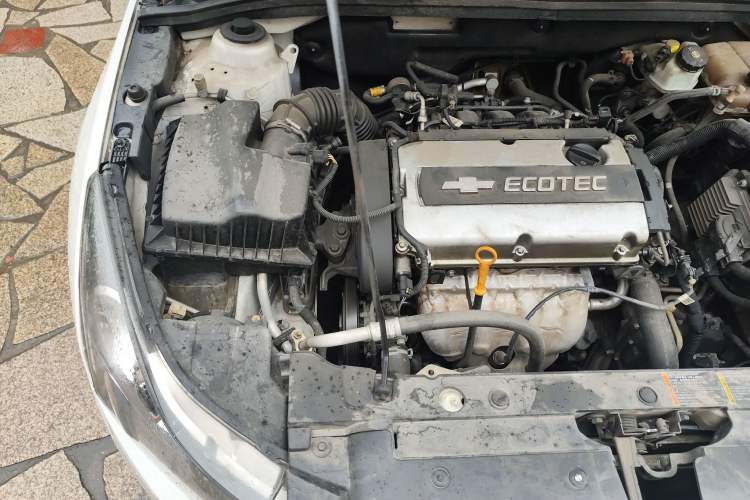 Used Chevrolet Cruze 2013 1.8L SE AT Engine Bay Right