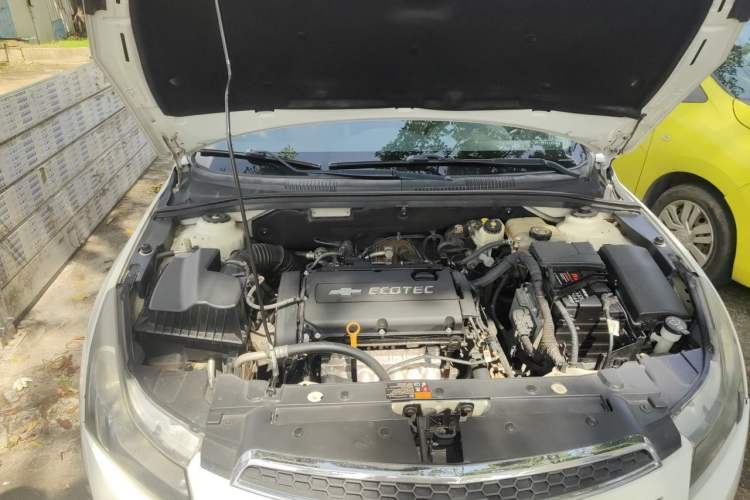 Used Chevrolet Cruze 2013 Hatchback 1.6L Automatic Luxury Model Engine Bay Right