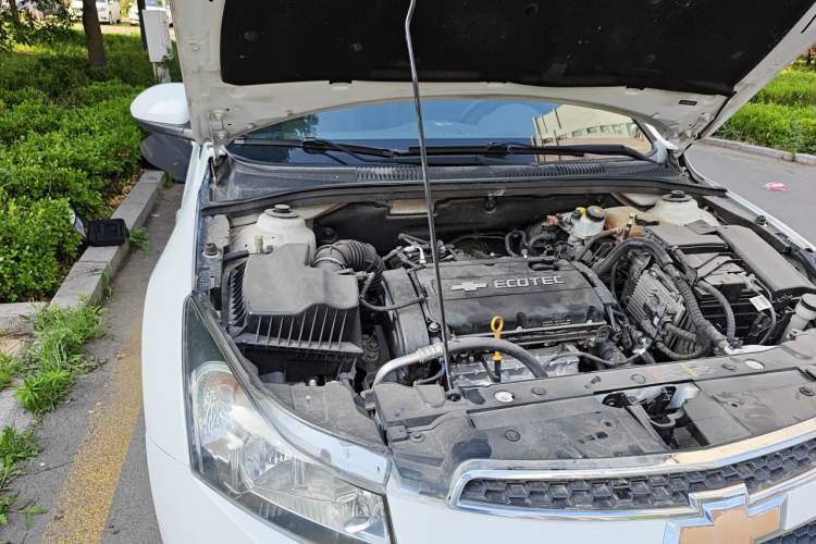 Used Chevrolet Cruze 2013 1.8L SE AT Engine Bay Right